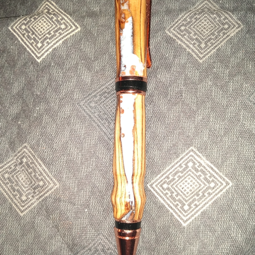 Hand Turned Christmas Pen - Picture 1 of 2